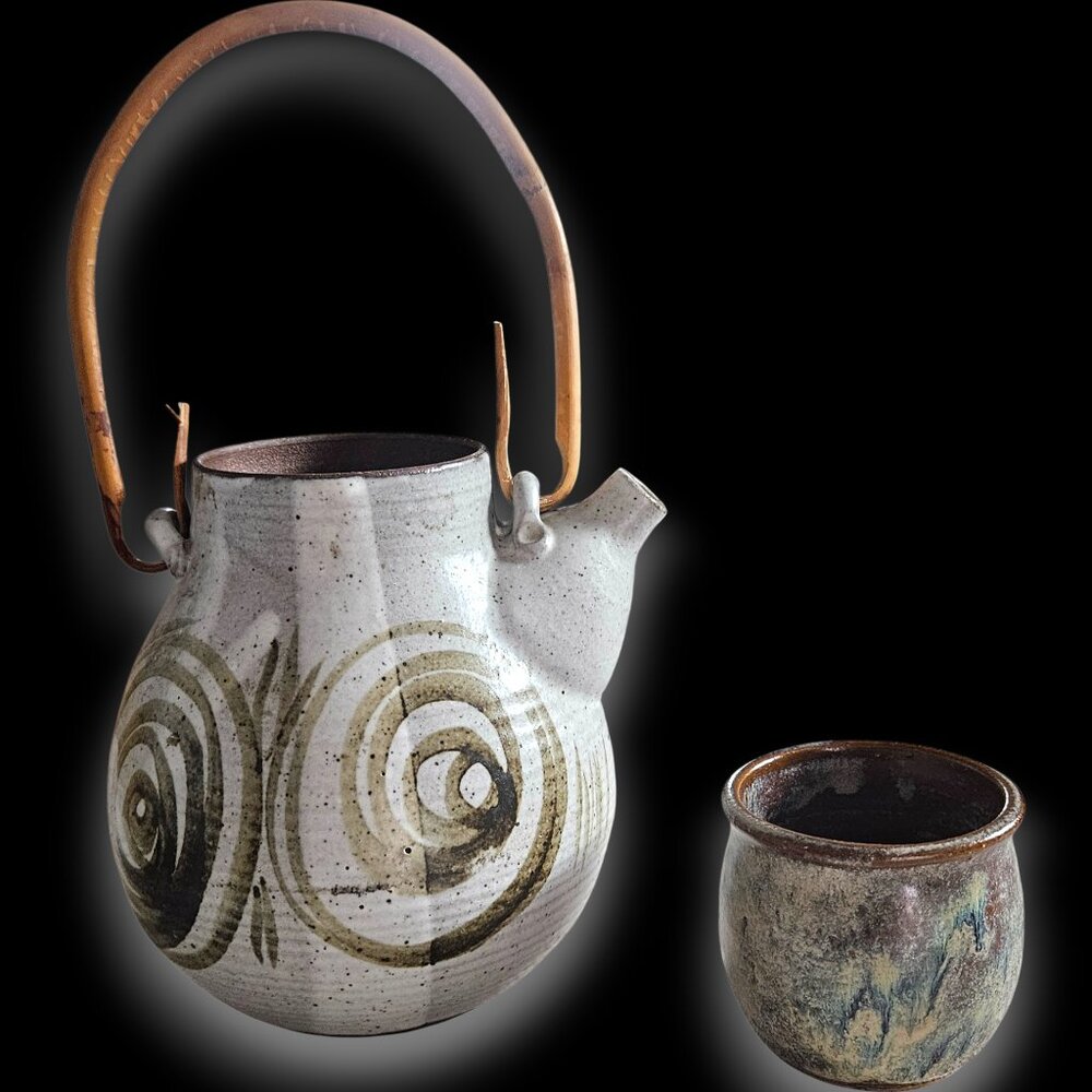 Ceramic grey tea pot, bamboo handle